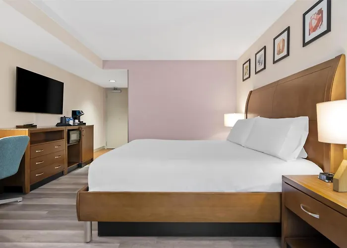Hilton Garden Downtown Riverwalk Hotel 3*