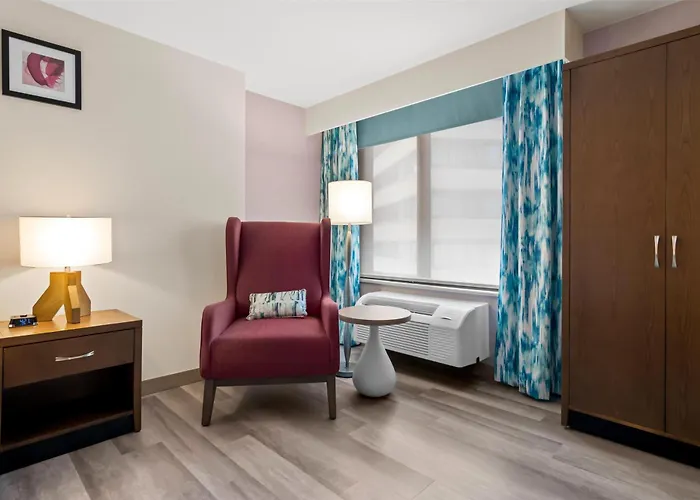 Hilton Garden Downtown Riverwalk Hotel Chicago