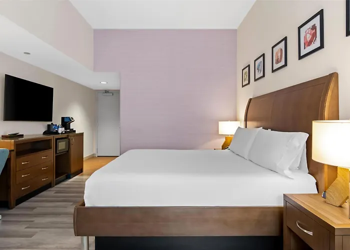 Hilton Garden Downtown Riverwalk