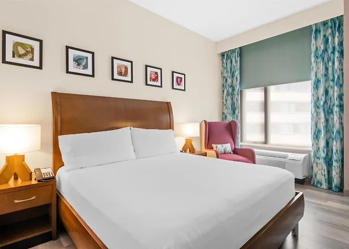 Hilton Garden Downtown Riverwalk Hotel