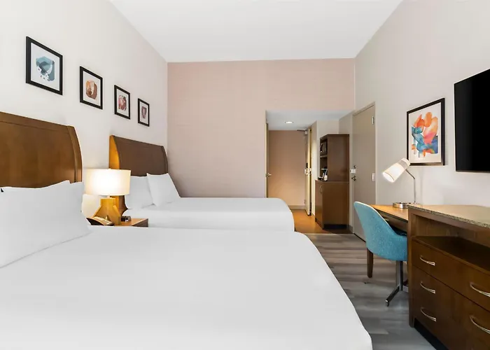 Hilton Garden Downtown Riverwalk Chicago