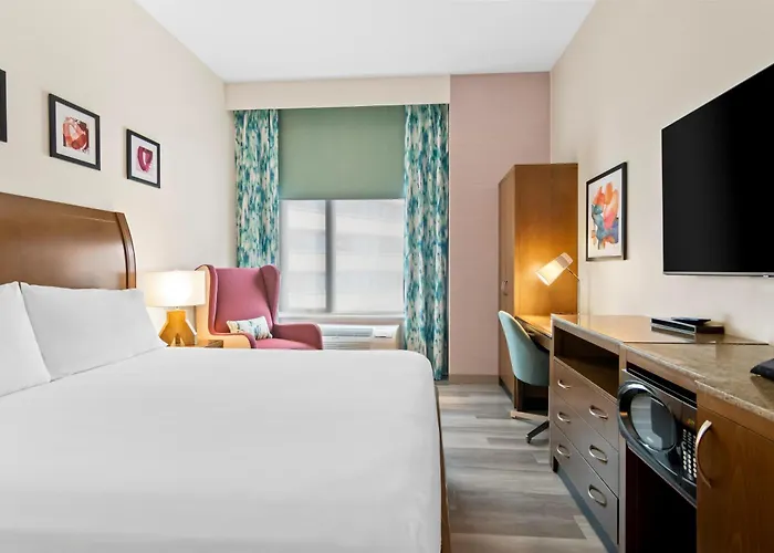 Hilton Garden Downtown Riverwalk Hotel