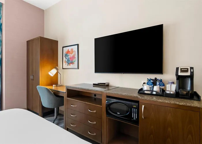 Hilton Garden Downtown Riverwalk Hotel Chicago
