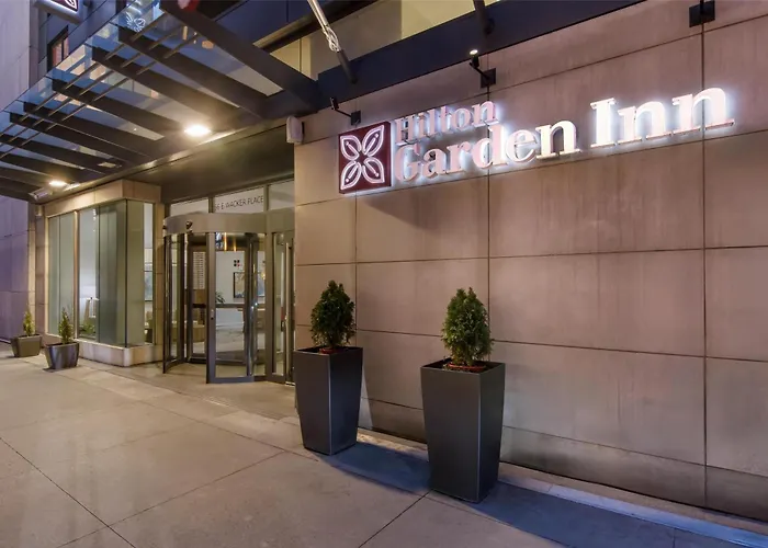 Hilton Garden Downtown Riverwalk 3*