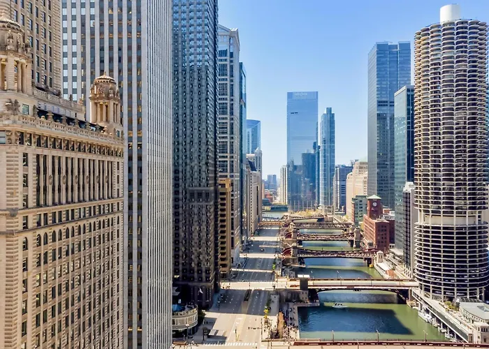 Hilton Garden Downtown Riverwalk Chicago