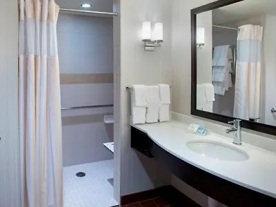 Hilton Garden Downtown Riverwalk Chicago