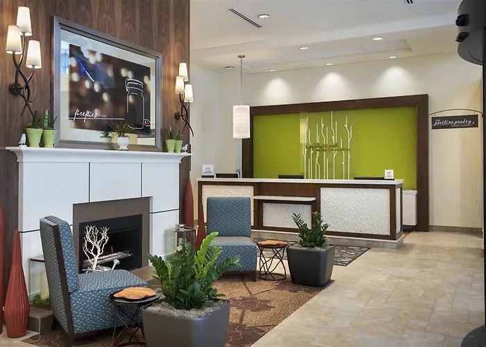Hilton Garden Downtown Riverwalk Hotel